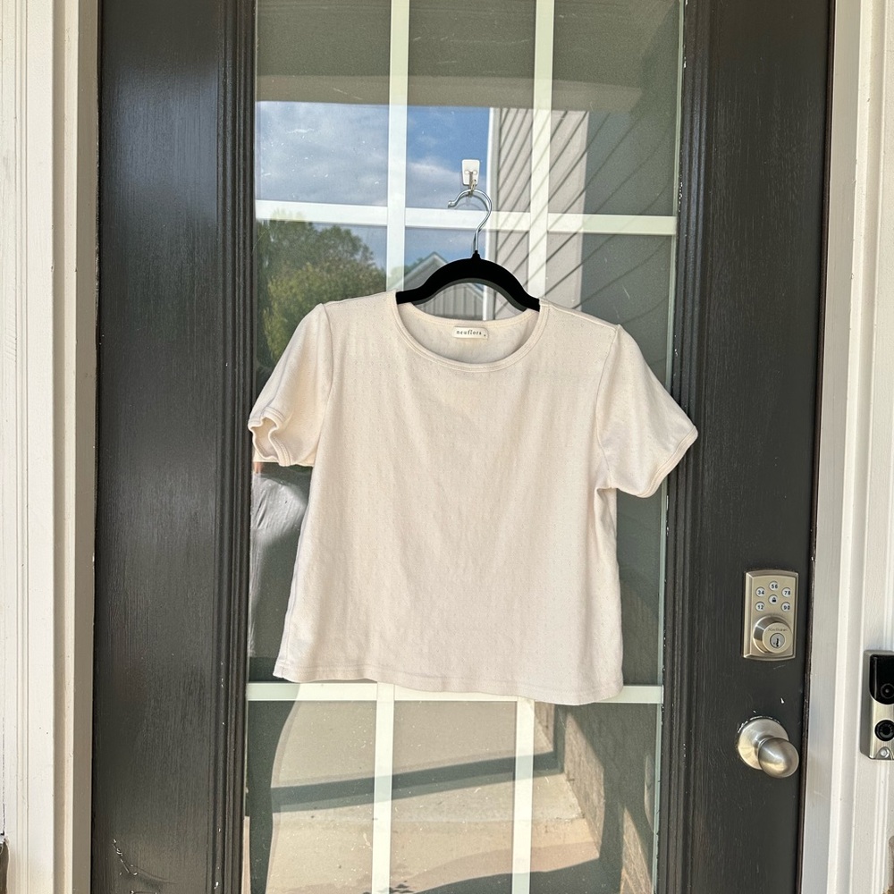 Neuflora cropped short sleeve medium tee